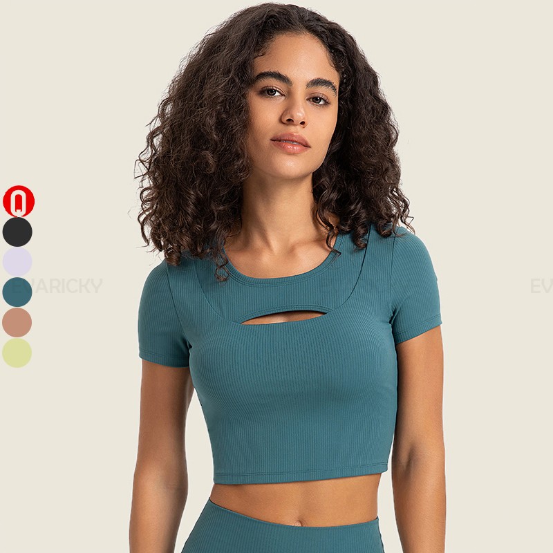 Effen kleur T-shirt met opening aan de voorkant