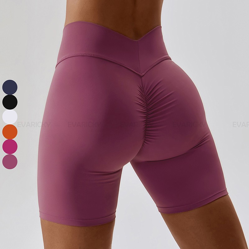 Trainingsshort met V-taille-cut